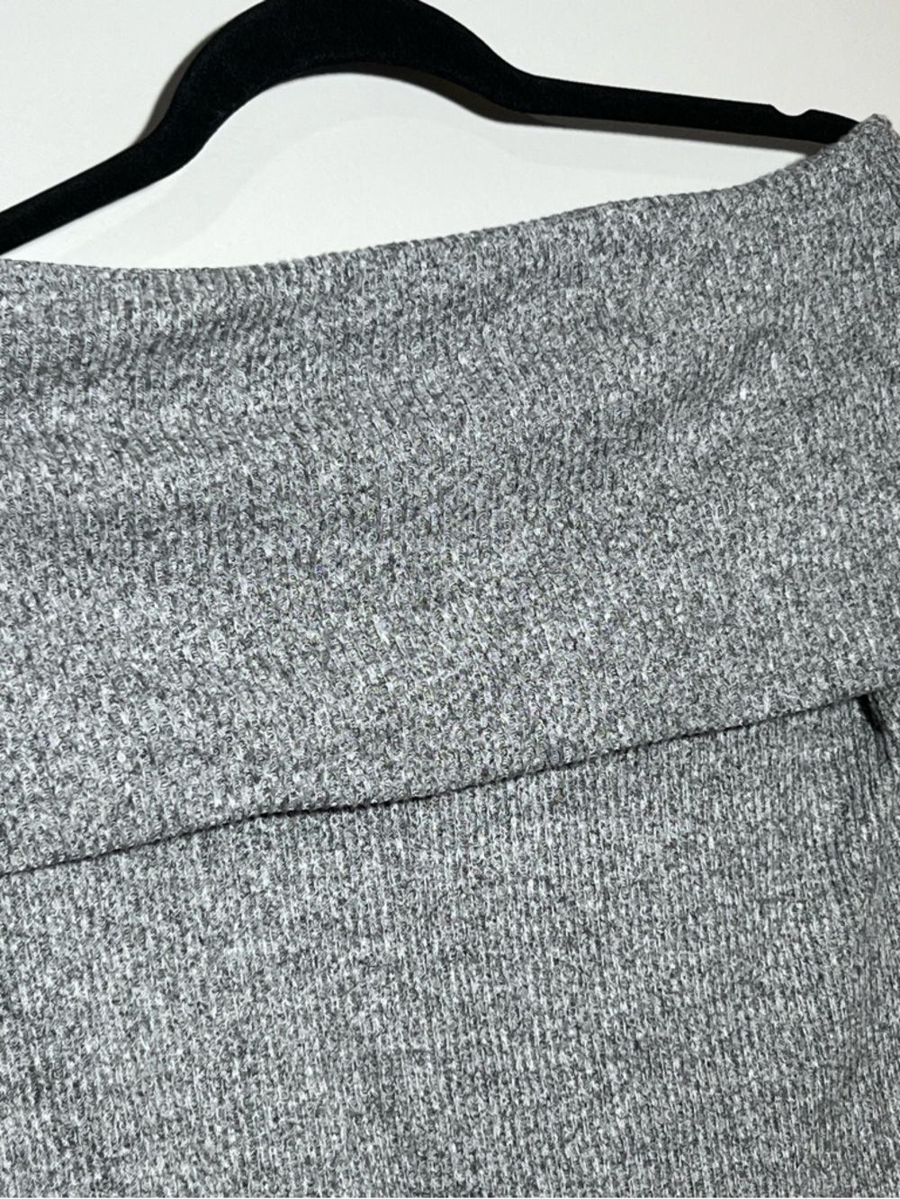 Express Off-the-Shoulder Ribbed Sweater - Gray - Picture 4 of 4